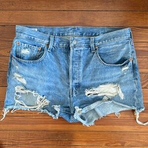 Levi’s Shorts, 32. Button fly